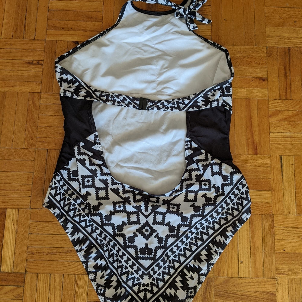 NWOT One Piece Black and White Swimsuit - Picture 5 of 5